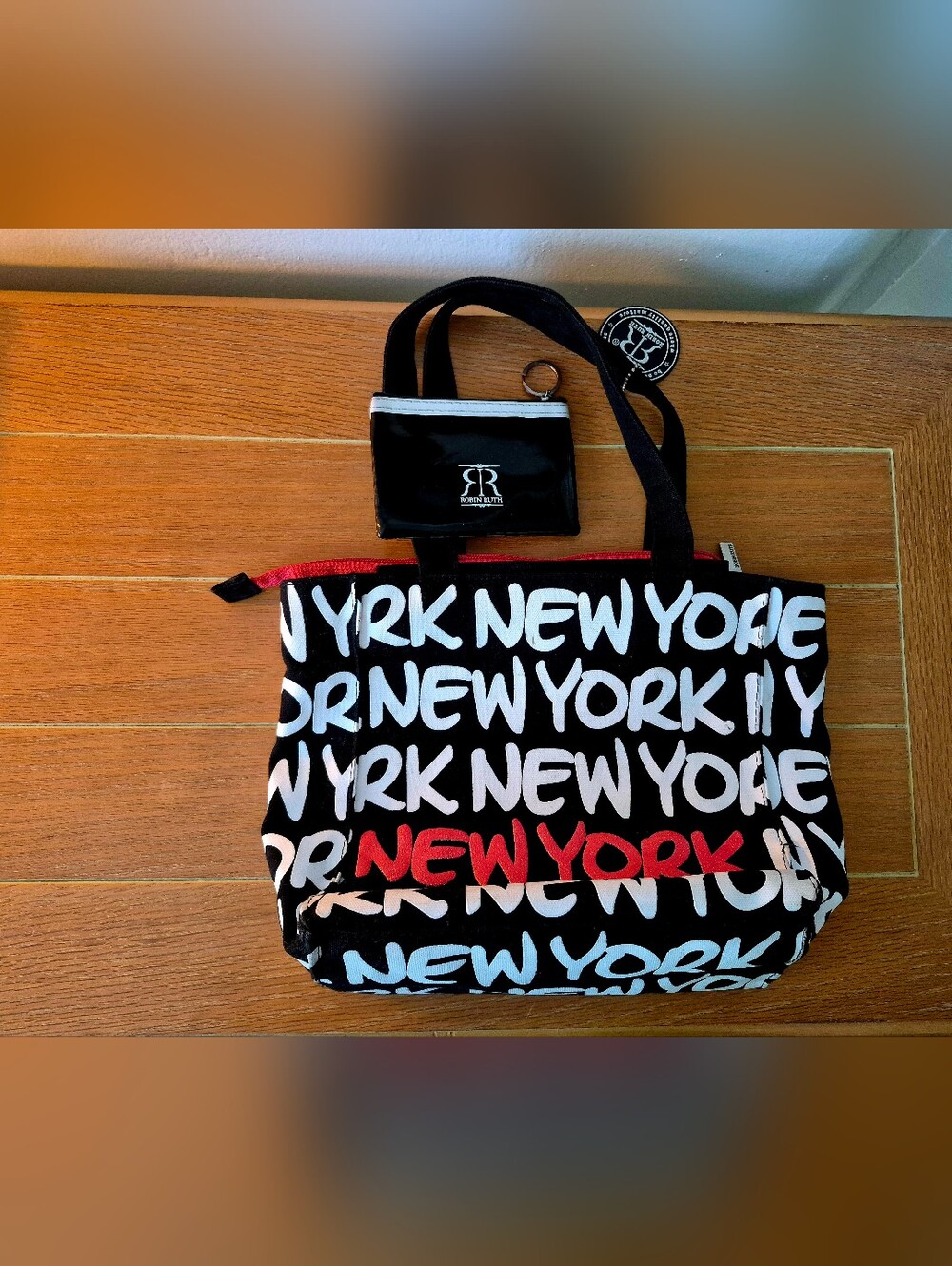 Robin Ruth Blk/Wht/Red New York Graphic Tote w/Coin Purse - Picture 8 of 9